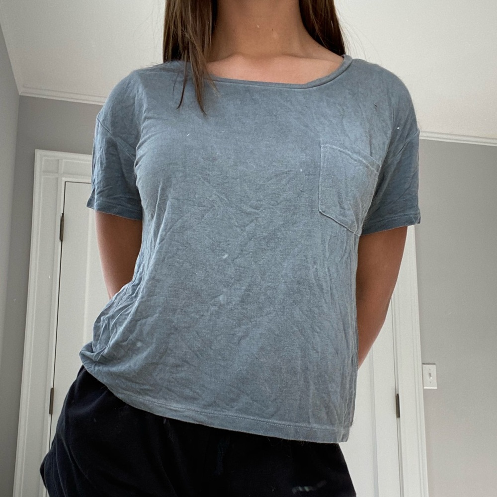COMFY GREY TEE W/ POCKET